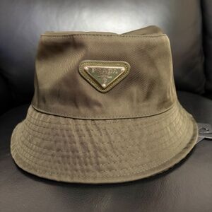NEW UNISEX PRADA OLIVE GREEN  RE-NYLON BUCKET HAT LOGO PLAQUE ONE SIZE